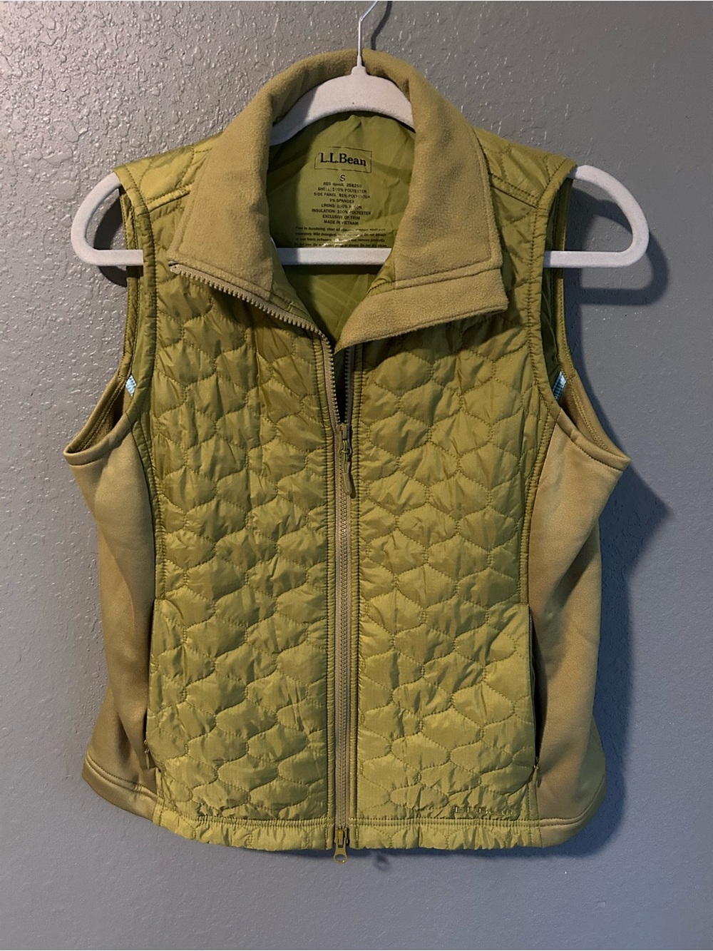 L.L.Bean olive green quilted vest with diamond pattern #outdoor